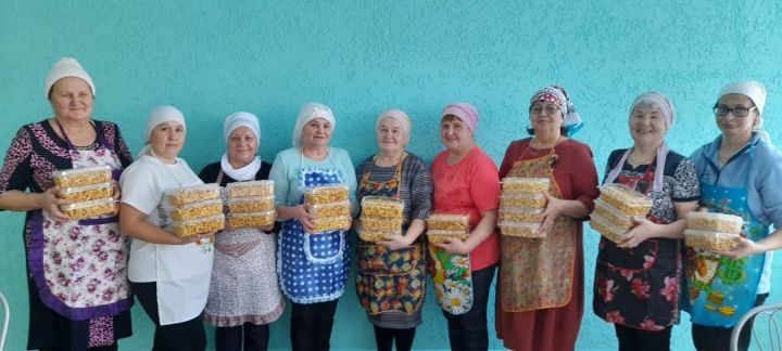 Женщины села Көек-Ерыкса приготовили чак-чак для бойцов СВО