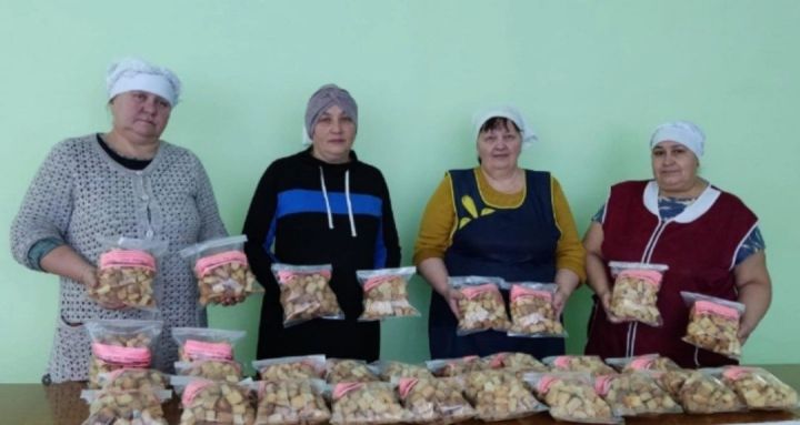 Коллектив Зюринской школы вносит весомый вклад в сбор гуманитарной помощи