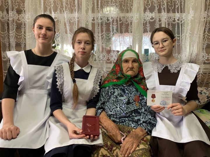 В Мамадышском районе состоялось вручение медалей к 80-летию Великой Победы