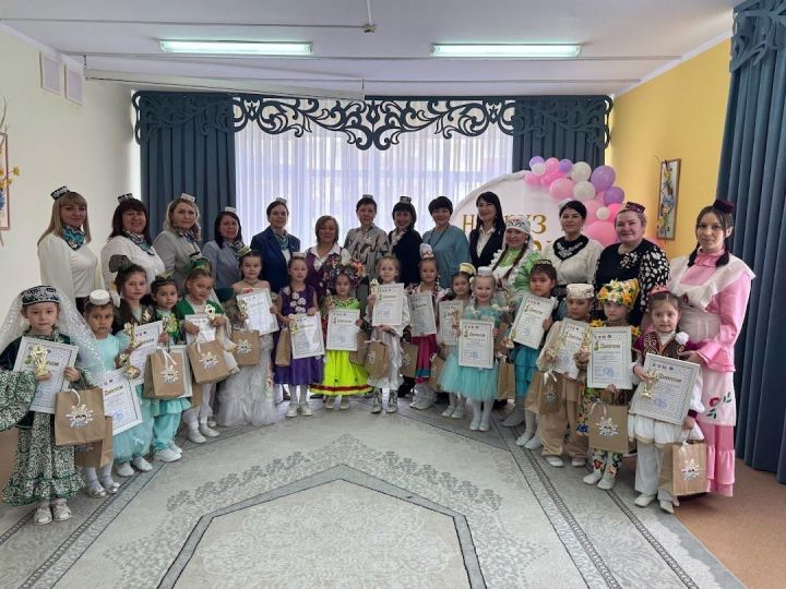 Юная жительница Мамадыша приняла участие на конкурсе «Нәүрүз гүзәле - 2025»