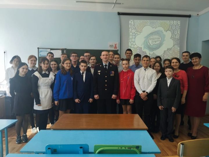 В Тавельской школе прошла встреча с майором полиции Михаилом Ивановым