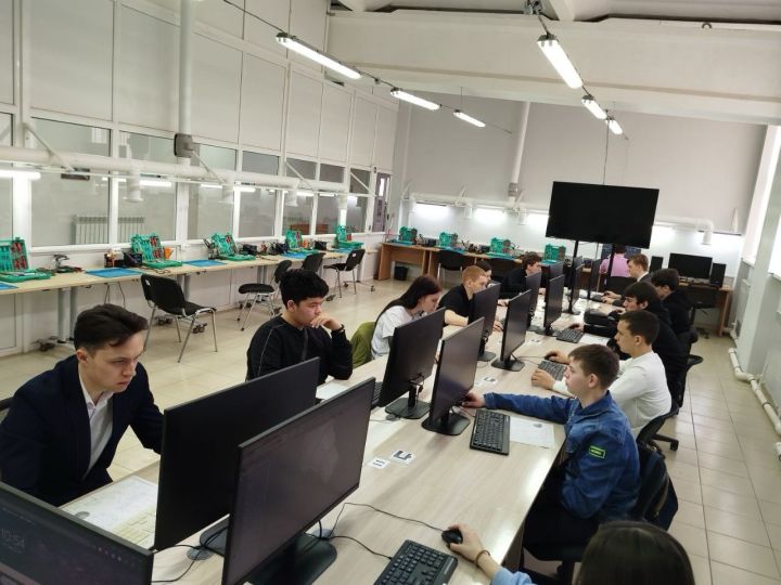 Республиканская олимпиада по компьютерной инженерной графике в Мамадыше