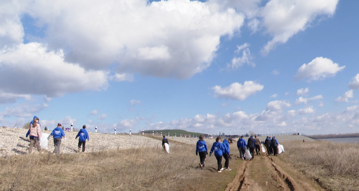 Мамадышцы присоединились к экологической акции «Чистый берег».