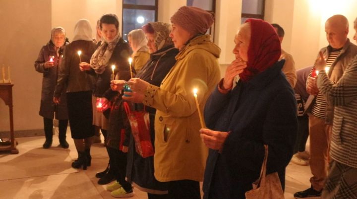Благодатный огонь доставлен в Мамадыш: верующие встретили святыню