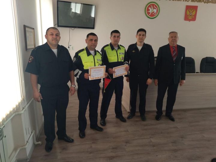 В Мамадыше наградили лучший экипаж ДПС