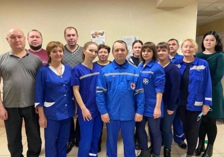 Мамадышские работники скорой помощи принимают поздравления