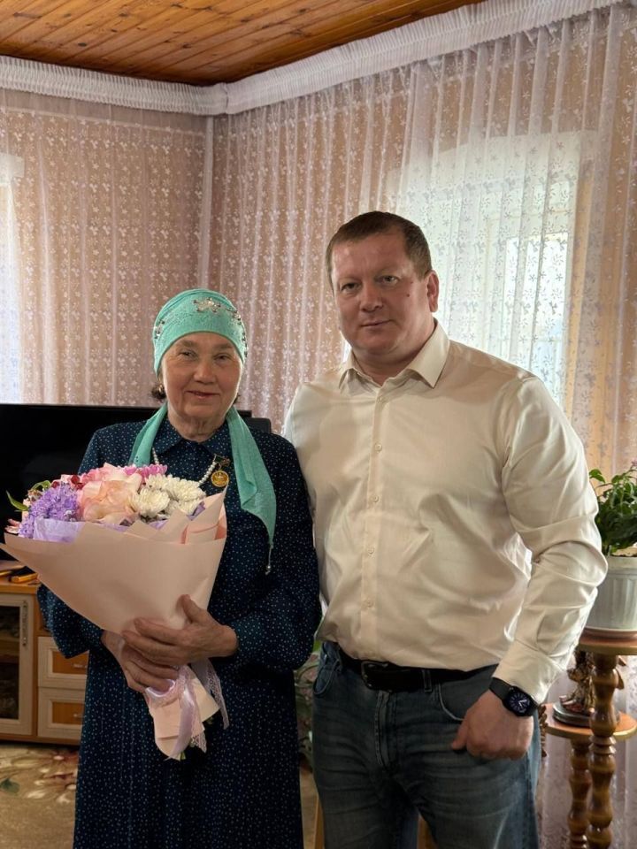 Юбиляр из Мамадышского района награждена медалью «За заслуги перед районом»