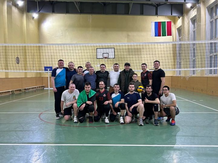 Сотрудники Мамадышской и Кукморской ЦРБ встретились на товарищеском матче