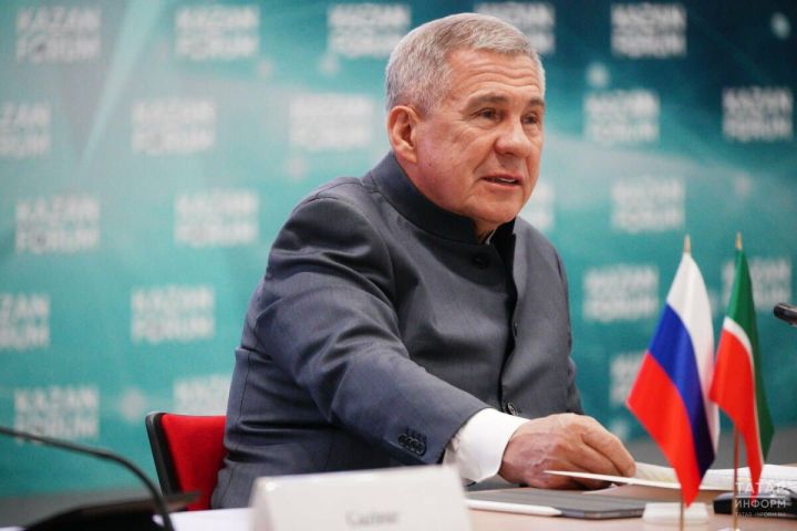 «Миссия выполнима»: как Рустам Минниханов управляет KazanForum с юмором и стилем