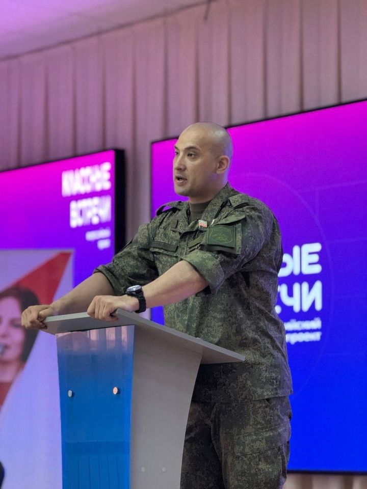 В Мамадыше прошла «Классная встреча» с Героем России Расимом Баксиковым