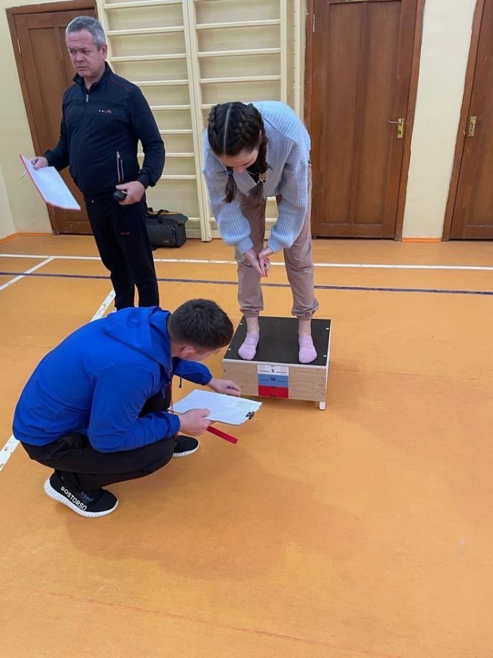 Школьники Красногорской школы успешно выполнили нормативы ГТО на гибкость