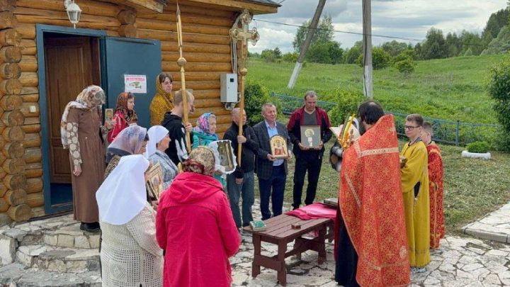 В Мамадыше прошла праздничная литургия и крестный ход