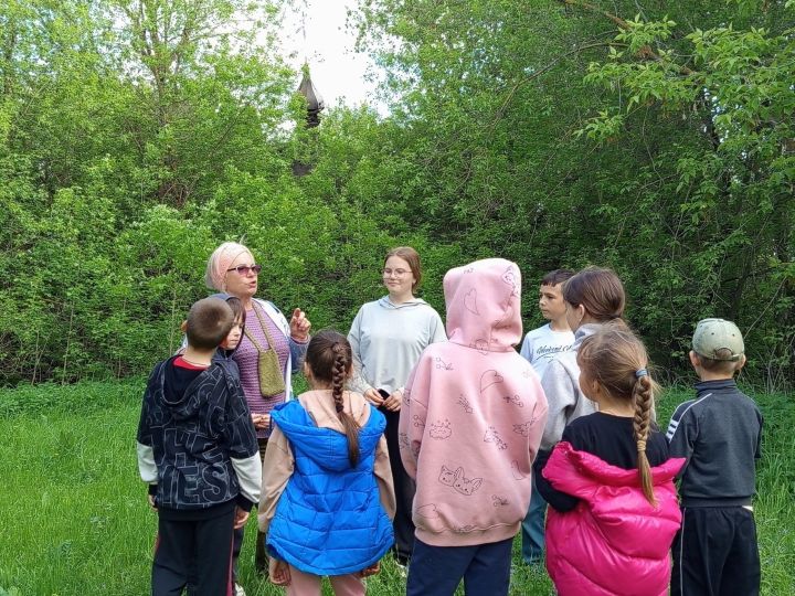 Школьникам рассказали историю заброшенного храма Животворящей Троицы