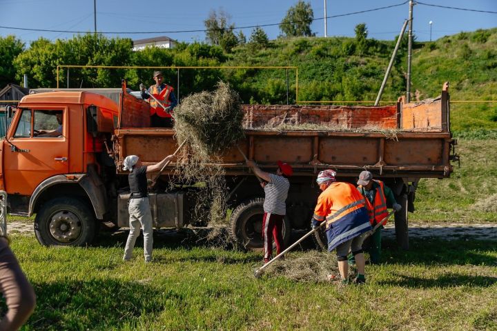 Мамадыш готовится к лету: благоустраивают парки и скверы