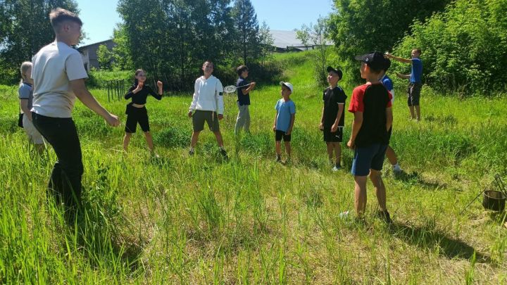 Учащиеся Зверосовхозской школы отметили День защиты детей походом на природе