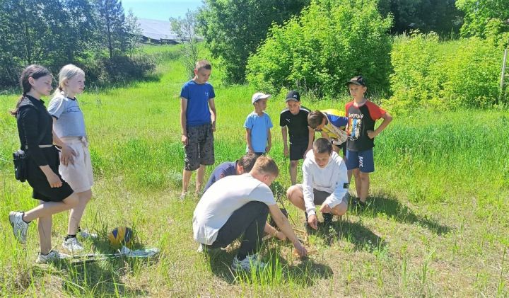 Учащиеся Зверосовхозской школы отметили День защиты детей походом на природе