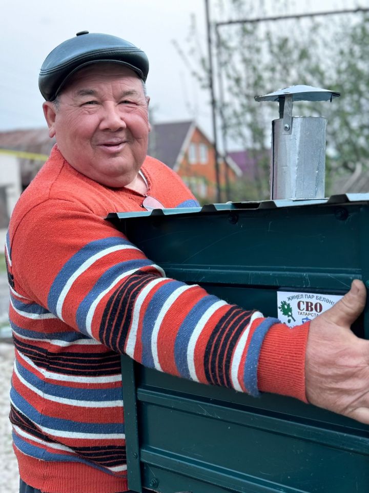 Житель Мамадыша изготовил уменьшенную копию мобильной бани