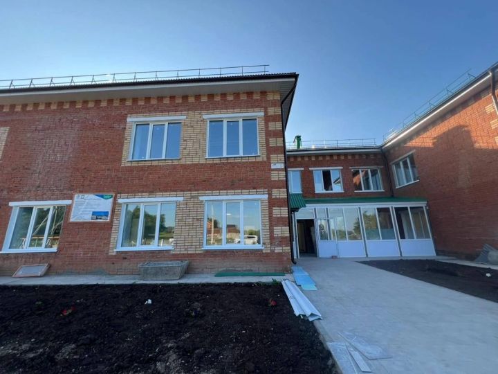 Глава Мамадышского района проверил ход ремонта соцобъектов в Нижнем Таканыше