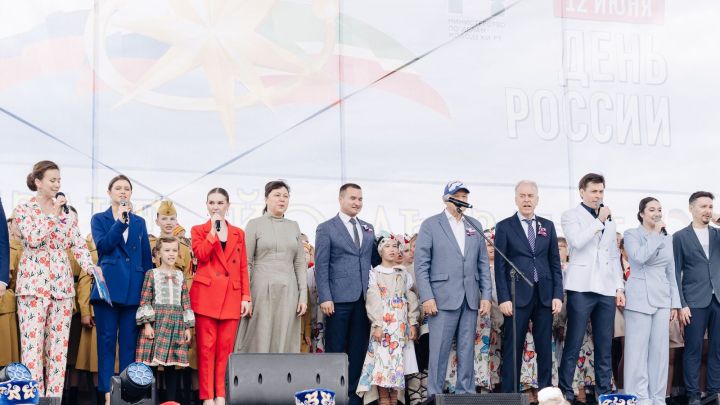 Концерт «Созвездия -Йолызлык» в День России начался с гимна страны