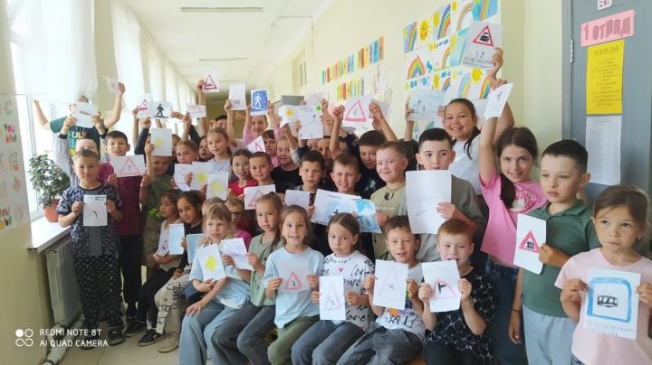 Школьники Мамадыша изучили ПДД через творчество