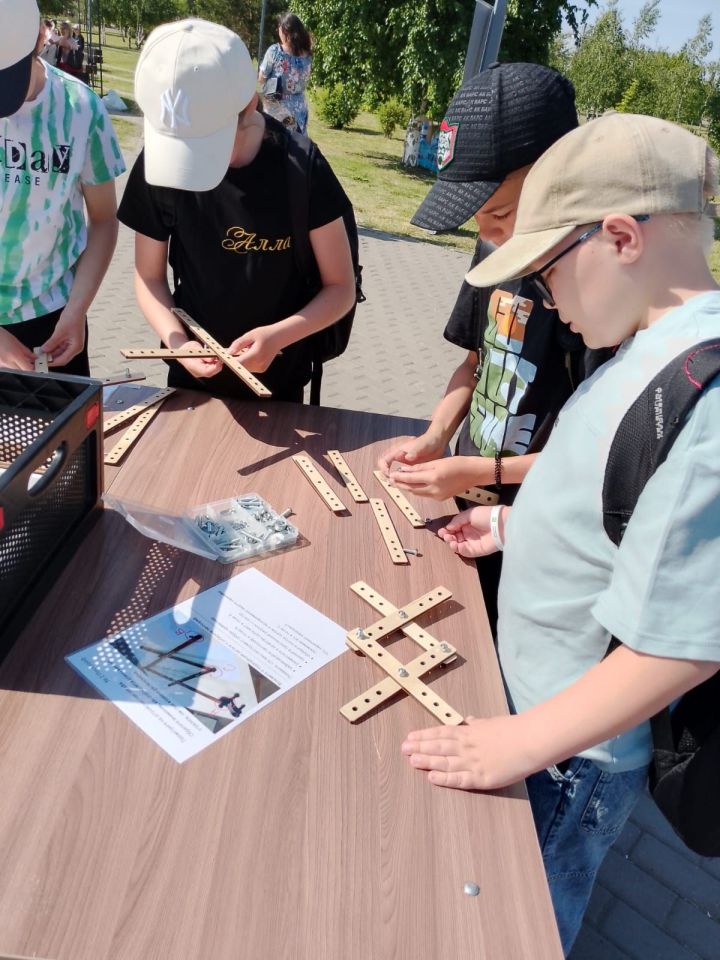 Школьники Мамадыша показали свои знания в фестивале «Физмат прорыв»