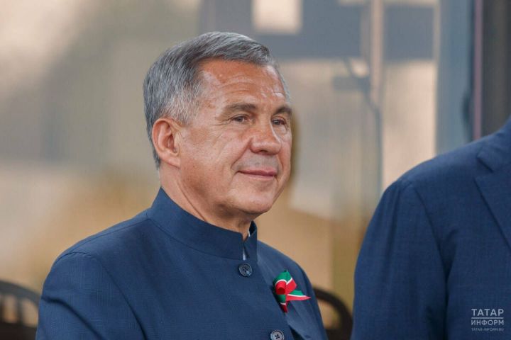 Минниханов обратился с просьбой помочь выбрать имена для птенцов балобана