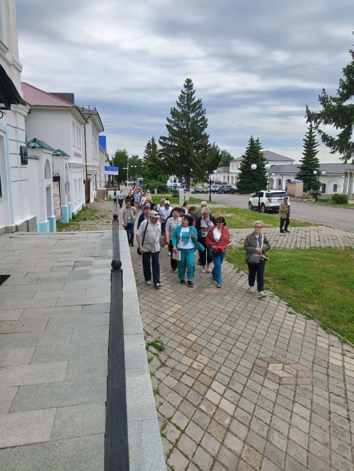 Теплоход «Борис Полевой» с туристами посетил Мамадыш