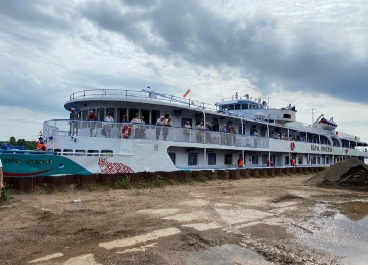 Теплоход «Борис Полевой» с туристами посетил Мамадыш