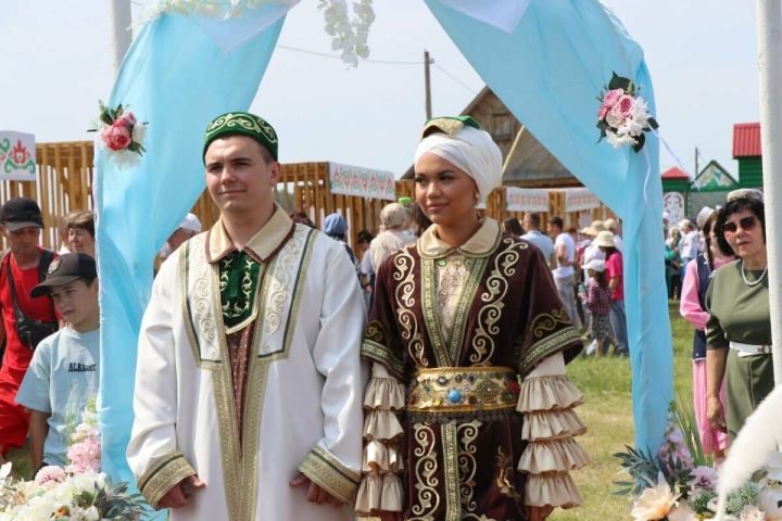 На Сабантуе в Нурлате состоялось этническая свадьба