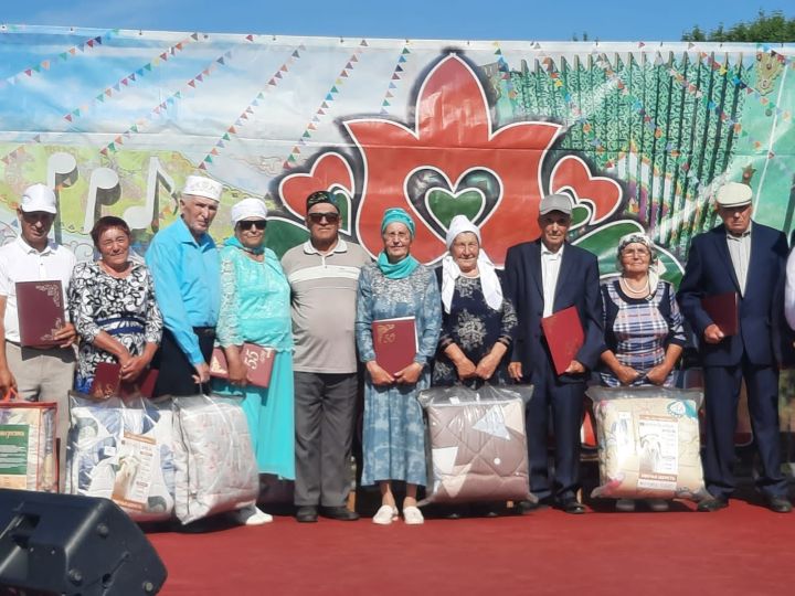 В Шадчах отпраздновали Сабантуй с гонками на тракторах и чествованием пар