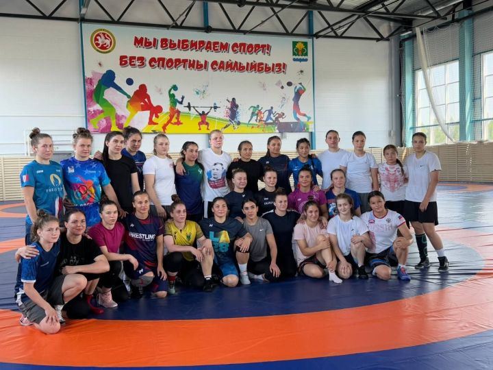 В Мамадыше проходят сборы по вольной борьбе