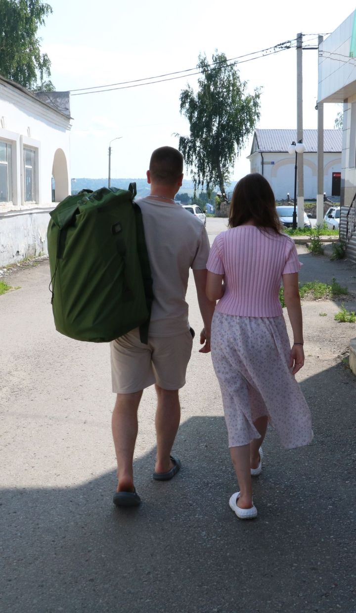 Глава района встретился с участником СВО, вернувшимся в отпуск