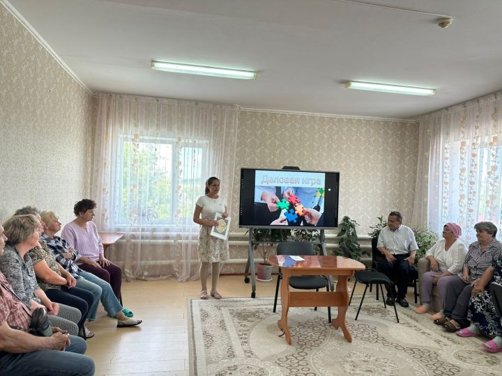 Психолог отделения «Забота» провела деловую игру для подопечных