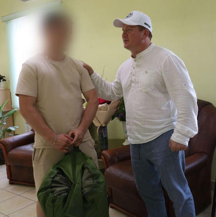 Глава района встретился с участником СВО, вернувшимся в отпуск