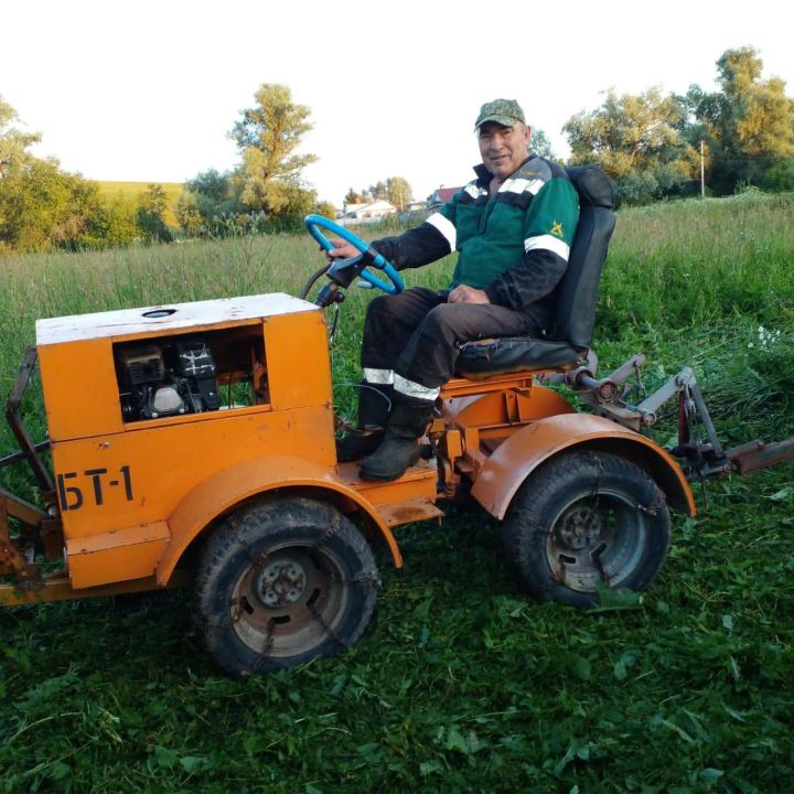 Пенсионер-кулибин из Мамадышского района смастерил трактор из «того, что было»
