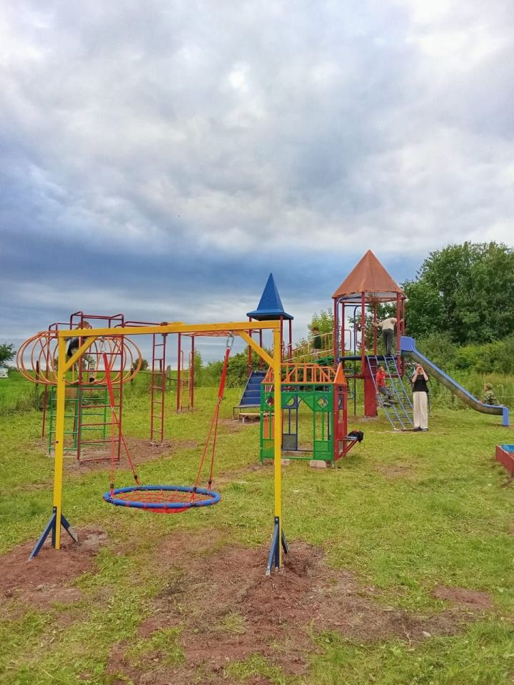 Уроженец Мамадышского района подарил детям современную площадку