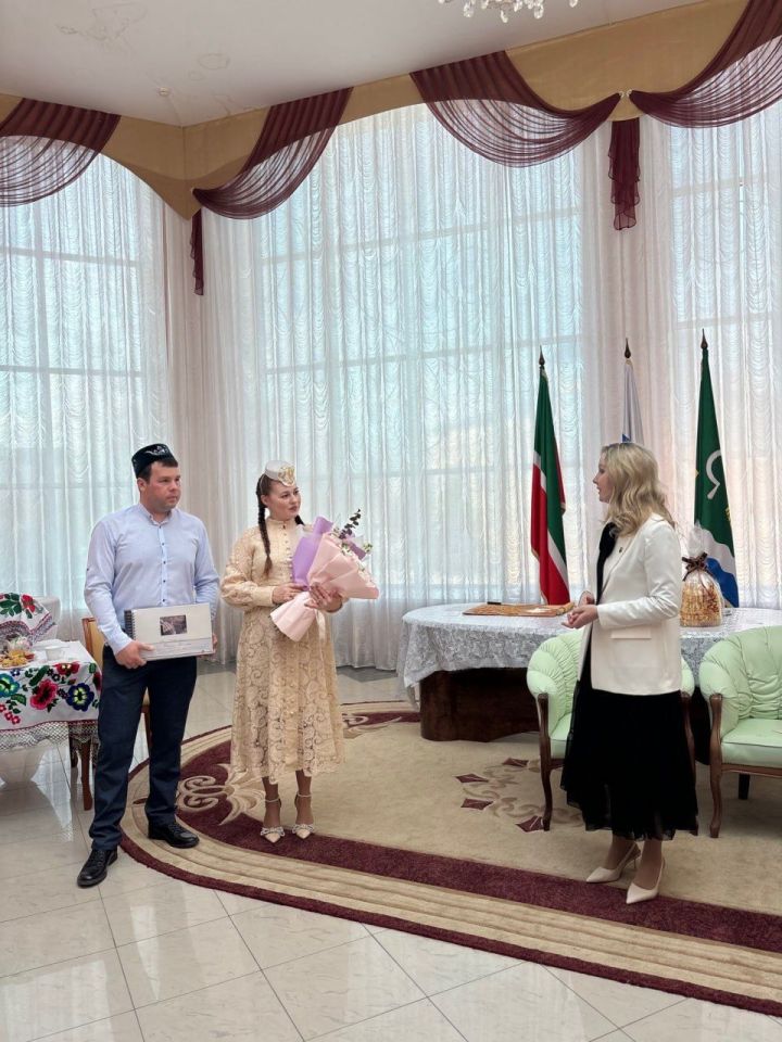 Гранты для молодожёнов Татарстана: 100 000 рублей на свадьбу