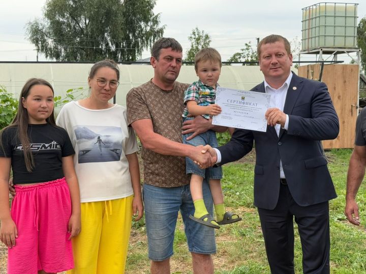 Мамадышская семья получила субсидию на строительство дома в деревне