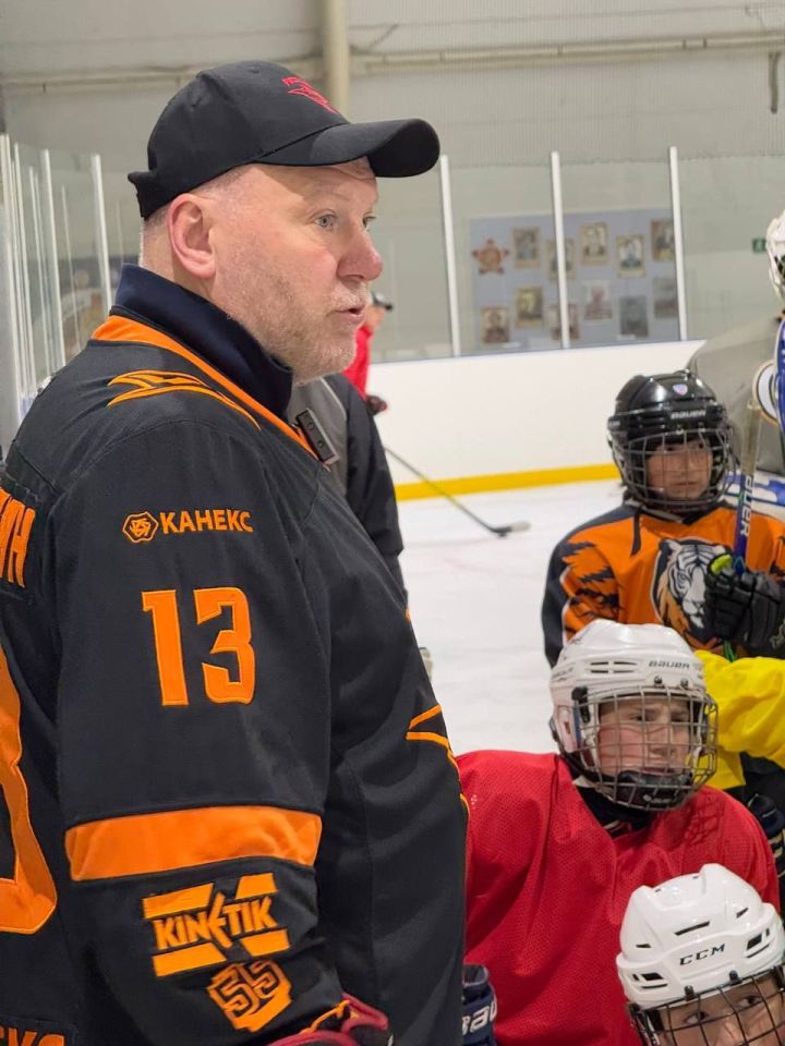 Легенды хоккея провели мастер-класс для юных звёзд