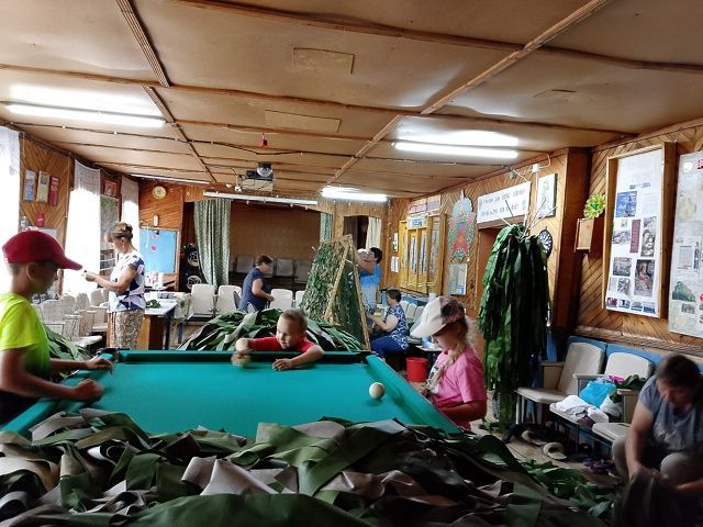 Волонтеры села Чакси Мамадышсого района сушат травы