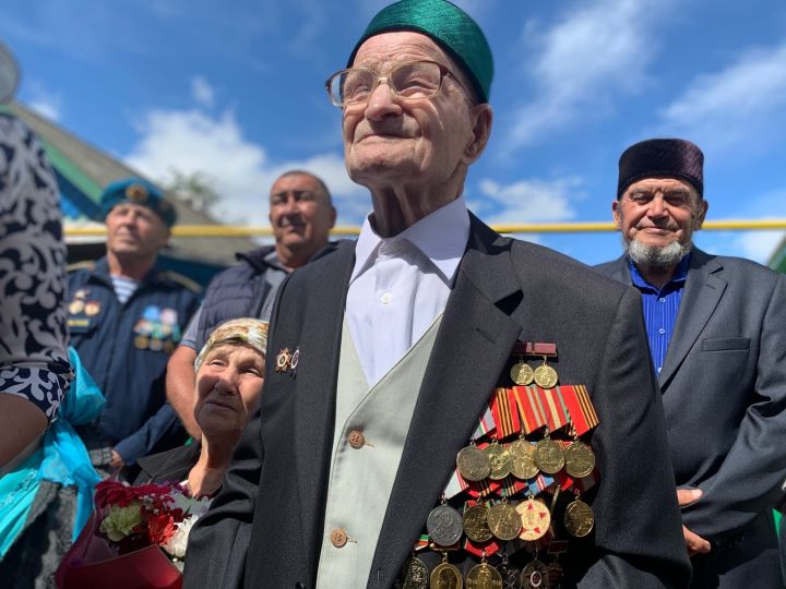 Хасан Шарафутдинов, ветеран Великой Отечественной войны, отмечает 100 лет!