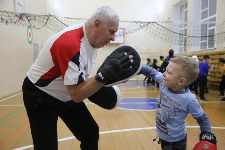 Ушел из жизни тренер по кикбоксингу Бронислав Титов