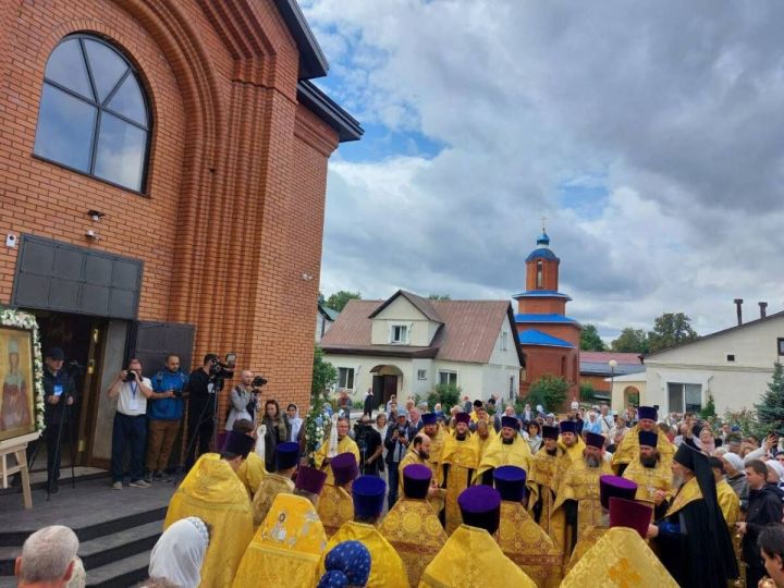 В поселке Красный Ключ освятили новый Крещальный храм с баптистерием