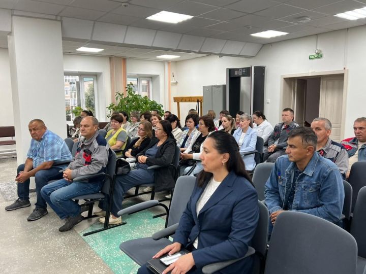 Глава Мамадышского района проверил работу двух промышленных предприятий