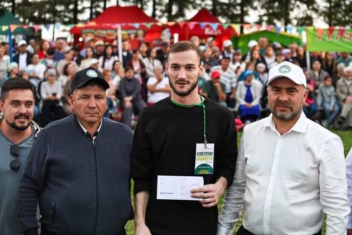 Блогер из Мамадыша поднялся на пьедестал почета в турнире по борьбе