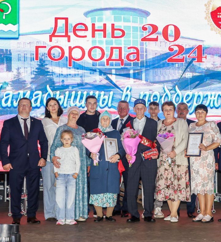 Поздравление главы района с Днем Республики Татарстан и Днем города