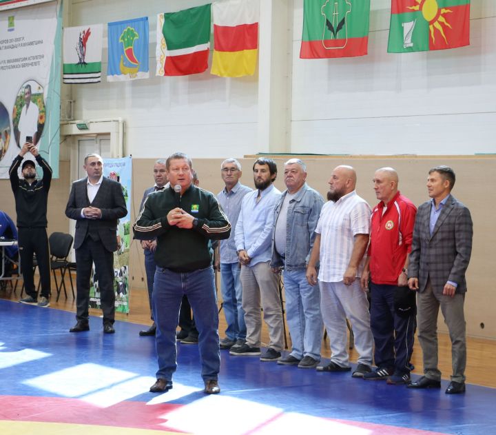 В Нижней Ошме стартовал XIII Всероссийский турнир дружбы по вольной борьбе