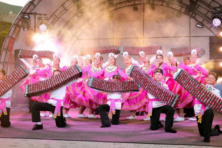 Юные таланты из Татарстана покорили Крым своими выступлениями