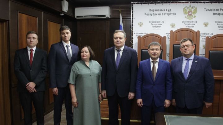 Судья Мамадышского районного суда получил удостоверение в Верховном Суде РТ
