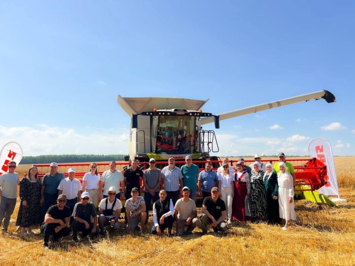 В Мамадышском районе прошла демонстрация инновационного комбайна CLAAS TRION 730
